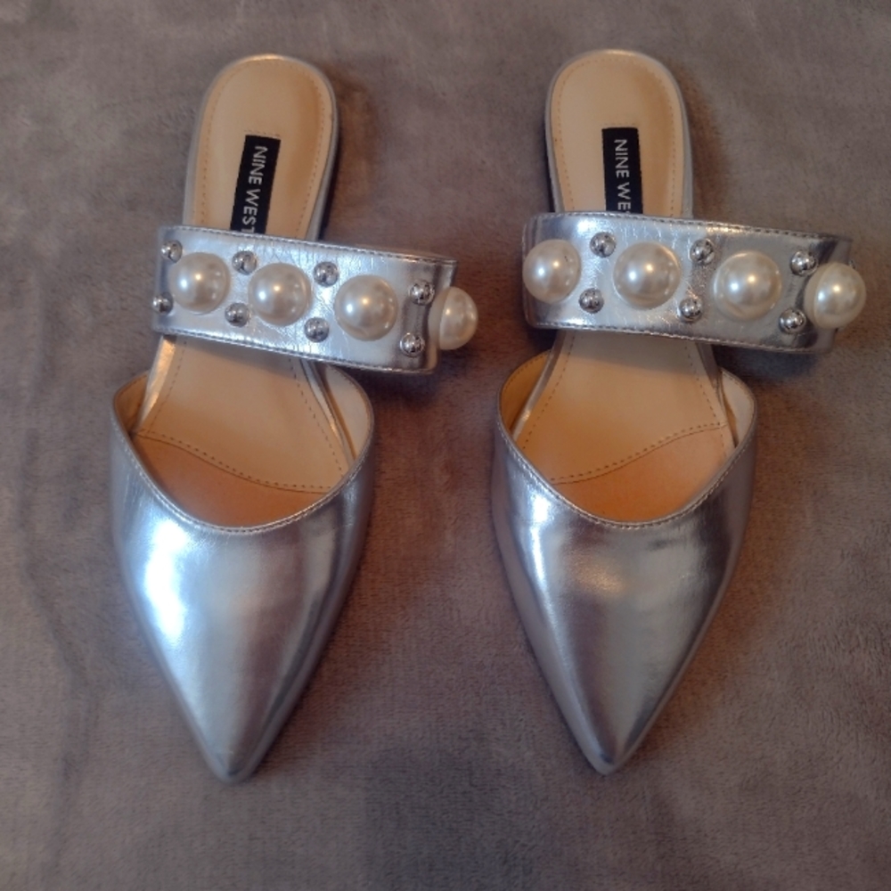 Size 5 Nine West flats